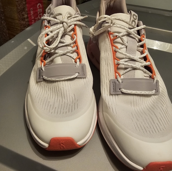 On Running - Picture 1 of 2